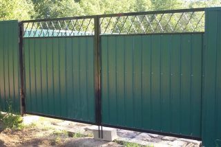 Фото процесса производства Распашные ворота для дачи в Севастополе